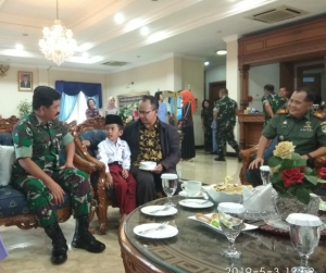 Pelajar Tak Bersepatu Master Depok Diajak Panglima TNI Saksikan PPRC TNI 2019