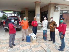 UPT Damkar & Penyelamatan Bojongsari Semprot Pesantren Baitul Hikmah