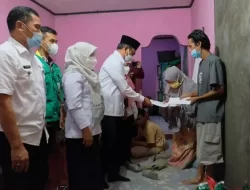 IBH Serahkan Bantuan Kepada Supir Angkot