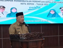 Walikota Depok Berikan Bantuan alat usaha kepada PEKKA