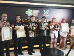 Ketua Forum Kota Sehat Depok Terima Penghargaan Natural Leader Terbaik