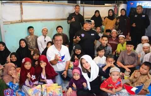 Ketua Perindo Kota Depok Anwar Nurdin dan Bacaleg Perindo Dapil 1 Panmas, Rere bersama para anak yatim.
