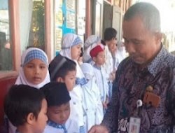 SDN di Sawangan Serentak Gelar Sanlat & Santunan