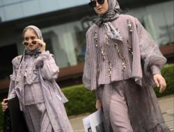 Desainer Lidia Hadiwinoto Pamerkan Rintik Sunda pada Ajang Fashion Show di Paris