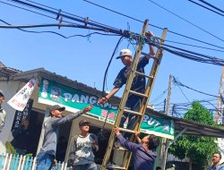 DPUPR Kota Depok Putuskan Kabel Provider Yang Menjuntai