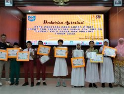 Kadisdik Depok Serahkan Hadiah Pemenang LLP SD