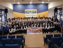 Motivasi Siswa Jadi Pengusaha, SMK Islamiyah Serua OPL ke Pabrik Sari Roti