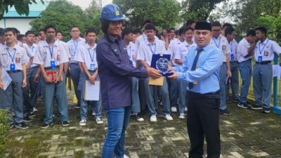 PLN Edukasi Pelajar SMK Dinamika Pembangunan 1 Jakarta di GITET Depok