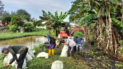 DPUPR Kota Depok Gandeng Kodim Bersihkan Kali Garuda Ratujaya