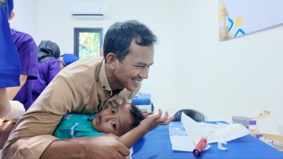 Peringati Hari Anak Nasional, PLN UIT JBB Gelar Khitan Sehat Anak Sholeh