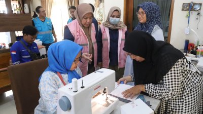 Woman Support Woman, Srikandi PLN Beri Pelatihan Menjahit UMKM Isbuby Craft