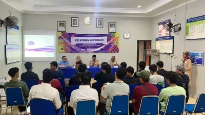 Kelurahan Gandul Berikan Warganya Pelatihan Servis AC