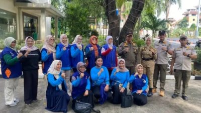 Dinkes & Satpol PP Depok Turunkan Spanduk Iklan Rokok di Warung