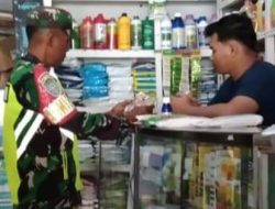 Cegah Kelangkaan, Babinsa Koramil 03/TG Pantau Ketersediaan Pupuk ke Toko