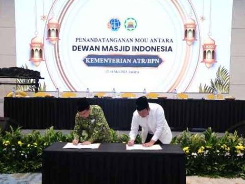 Komitmen Tuntaskan Sertipikasi Tanah Wakaf dalam Lima Tahun, Menteri Nusron Teken MoU dengan DMI