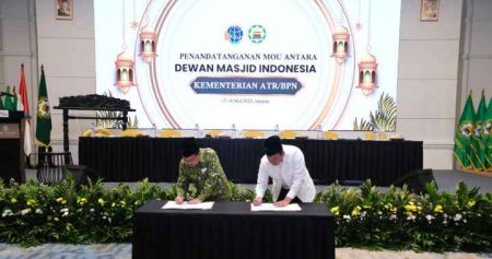 Komitmen Tuntaskan Sertipikasi Tanah Wakaf dalam Lima Tahun, Menteri Nusron Teken MoU dengan DMI