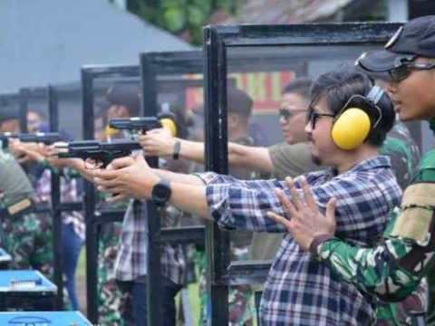 Danlantamal VI Ajak Insan Pers Olahraga Fun Shooting