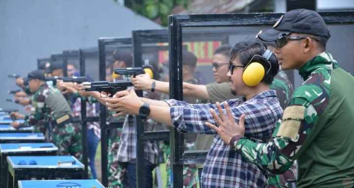 Danlantamal VI Ajak Insan Pers Olahraga Fun Shooting