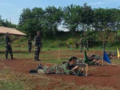 Tingkatkan Kemampuan, Prajurit Kodim 0736 Batang Latihan Tembak Laras Panjang