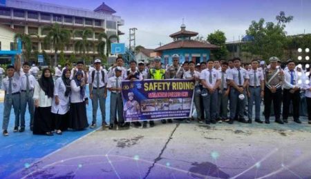 Tanamkan Kesadaran Sejak Dini, Polres OKU Gelar Safety Riding SMA Yadika Baturaja