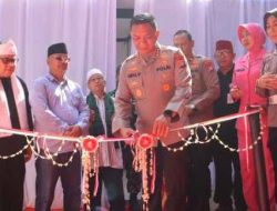 Kapolrestro Depok Resmikan Bedah Rumah Warga Dumek
