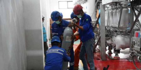 Jamin Keandalan Listrik Idul Adha, PLN Lakukan Pengisian Gas SF₆ GIS Suvarna