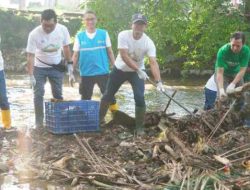 Peringati HLHS, PLN UIT JBB Gandeng Dompet Sampah Bersih – Bersih Kali Grogol