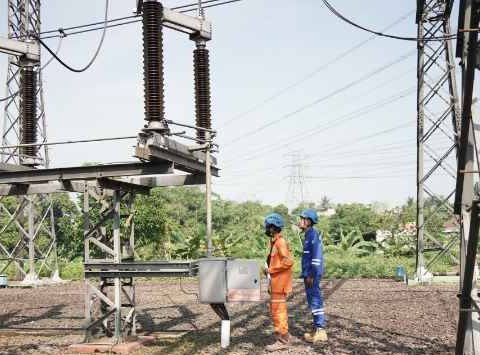 Demi Listrik Andal Untuk Rakyat, PLN UIT JBB Laksanakan Perkuatan Isolasi Busbar Sekunder