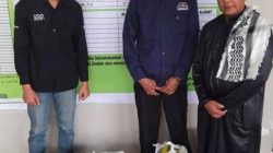 BRI Pondok Indah Jumat Berkah di Masjid Ar Rahman Tanah Kusir Bagikan Makanan