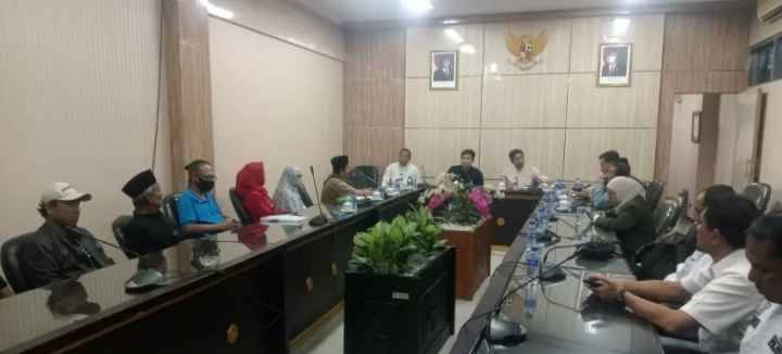 Hearing Dengan Masyarakat, Komisi B DPRD Jember Kasih Solusi Pedagang di Lahan Perhutani
