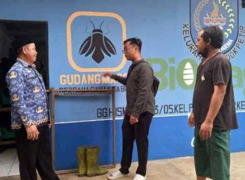 Pondok Petir Kurangi Sampah Organik Lewat Budidaya Maggot