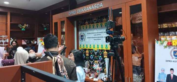 Dekranasda Resmi Buka Cabang Ketiga Toko Oleh - oleh di Gedung DPRD Depok