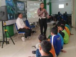 Polsek Bojongsari Ajak Pelajar SMK Kesehatan Insan Medika Pengasinan Jadi Polisi Diri Sendiri