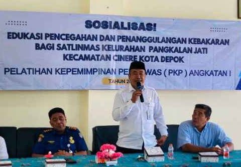 Kelurahan Pangkalan Jati Bekali Satlinmas Hadapi Potensi Kebakaran