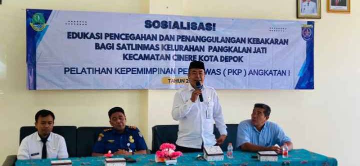 Kelurahan Pangkalan Jati Bekali Satlinmas Hadapi Potensi Kebakaran