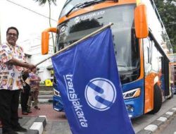 Rano Karno Resmikan Layanan Bus Open Top Tour of Jakarta Heritage