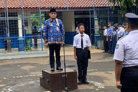Camat Panmas Titipkan Cita-cita Pahlawan Bangsa Kepada Pelajar SMPN 1 Depok