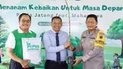 Polda Jateng Tanam 11 Ribu  Pohon Bersama Mahasiswa Undip & Petani