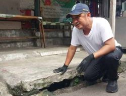 Lihat Endapan Sampah Disaluran Pasar Kemiri, Chandra Instruksikan OPD Perbaiki