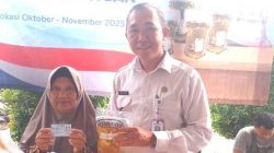 Lurah Darmawansyah Pastikan 919 KPM Kelurahan Mampang Sudah Terima Bansos Bulog