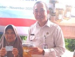 Lurah Darmawansyah Pastikan 919 KPM Kelurahan Mampang Sudah Terima Bansos Bulog