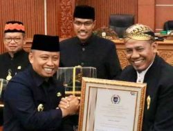 Bambang Sutopo Sabet Penghargaan BK Award Kategori Kinerja Terbaik Fraksi