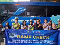 Tekan Potensi Laka, Polrestro Depok Ramp Check Bus di Pool