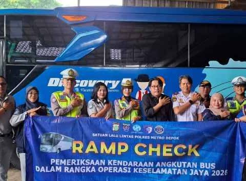 Tekan Potensi Laka, Polrestro Depok Ramp Check Bus di Pool